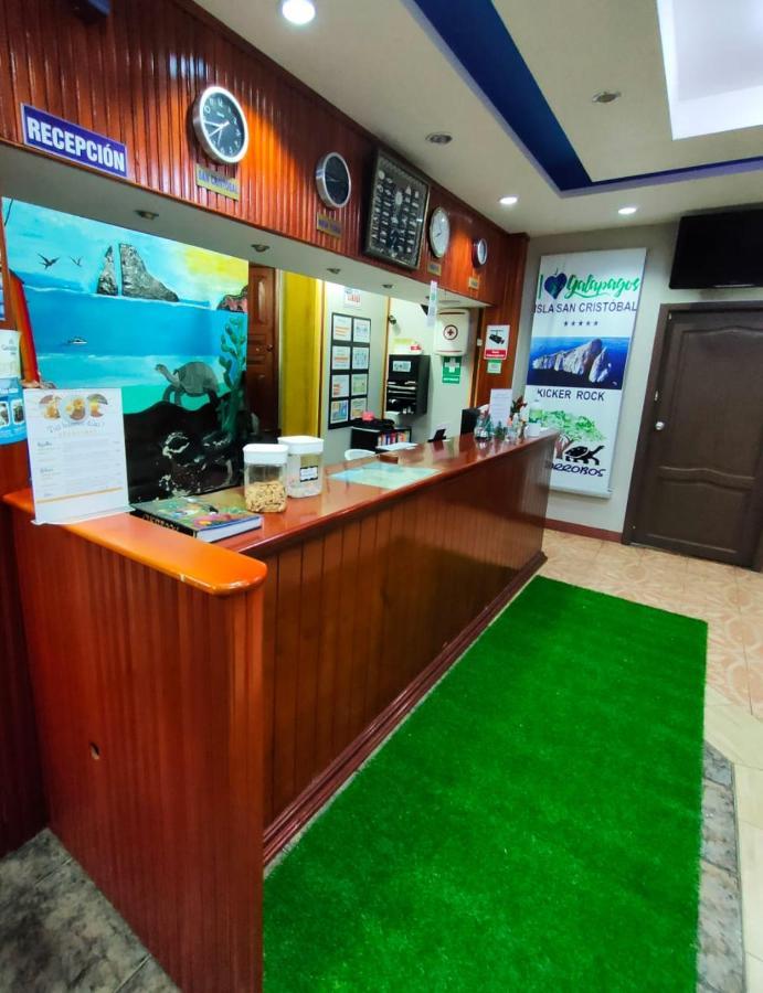 Hotel Los Algarrobos Puerto Baquerizo Moreno Dış mekan fotoğraf