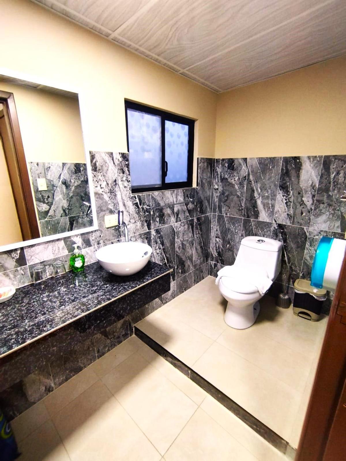 Hotel Los Algarrobos Puerto Baquerizo Moreno Dış mekan fotoğraf