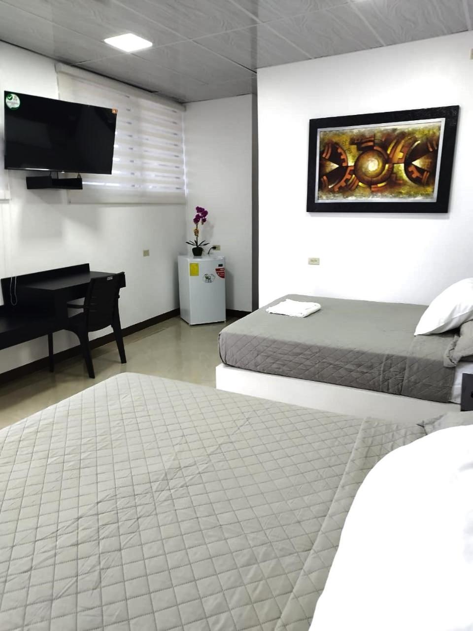 Hotel Los Algarrobos Puerto Baquerizo Moreno Dış mekan fotoğraf