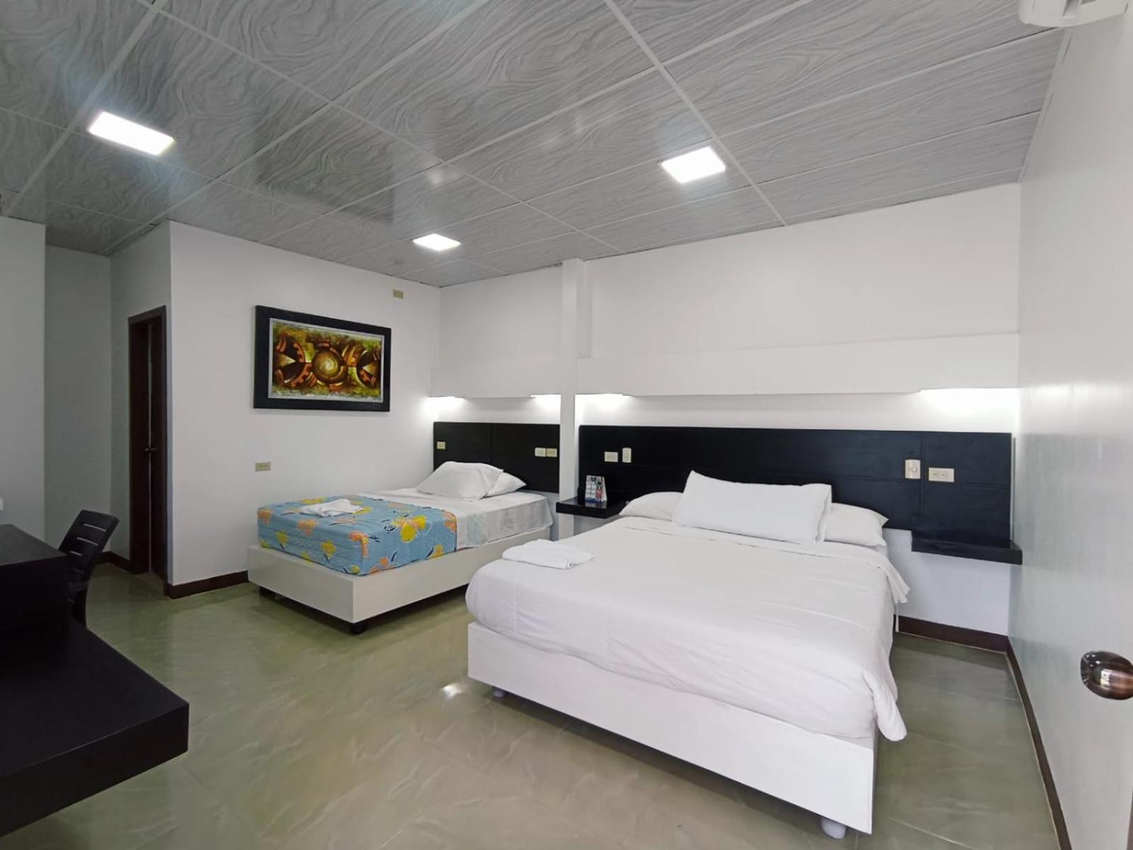 Hotel Los Algarrobos Puerto Baquerizo Moreno Dış mekan fotoğraf
