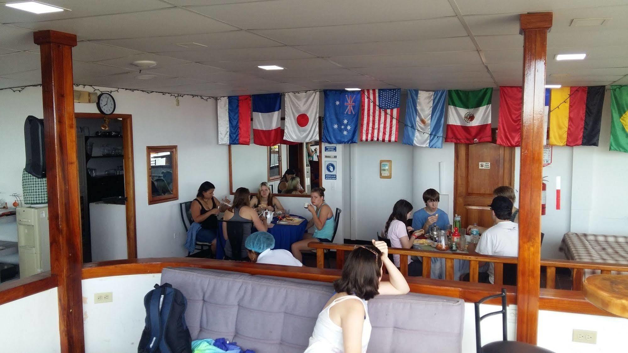 Hotel Los Algarrobos Puerto Baquerizo Moreno Dış mekan fotoğraf
