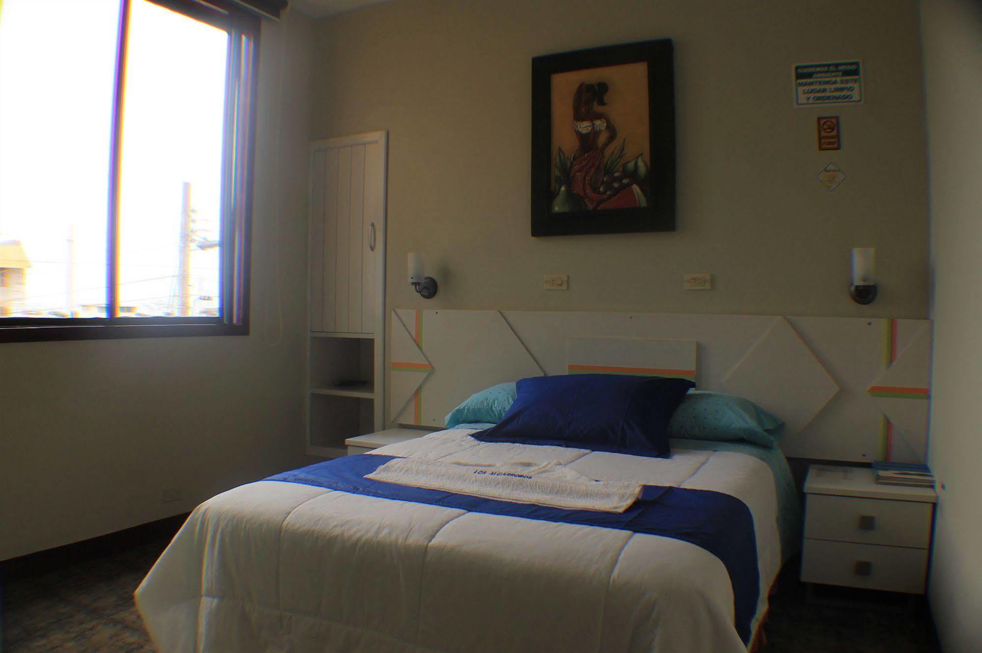 Hotel Los Algarrobos Puerto Baquerizo Moreno Dış mekan fotoğraf