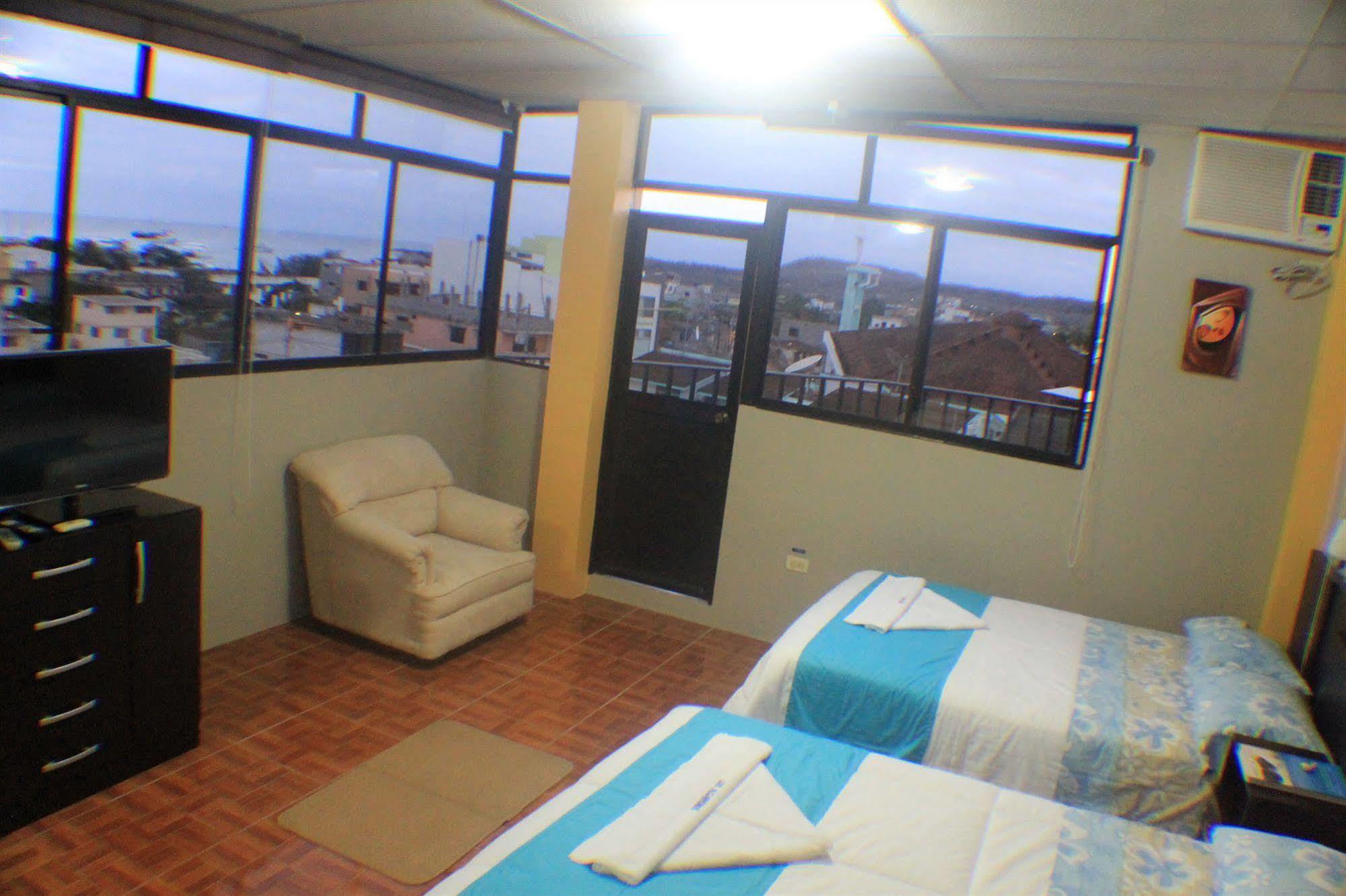 Hotel Los Algarrobos Puerto Baquerizo Moreno Dış mekan fotoğraf