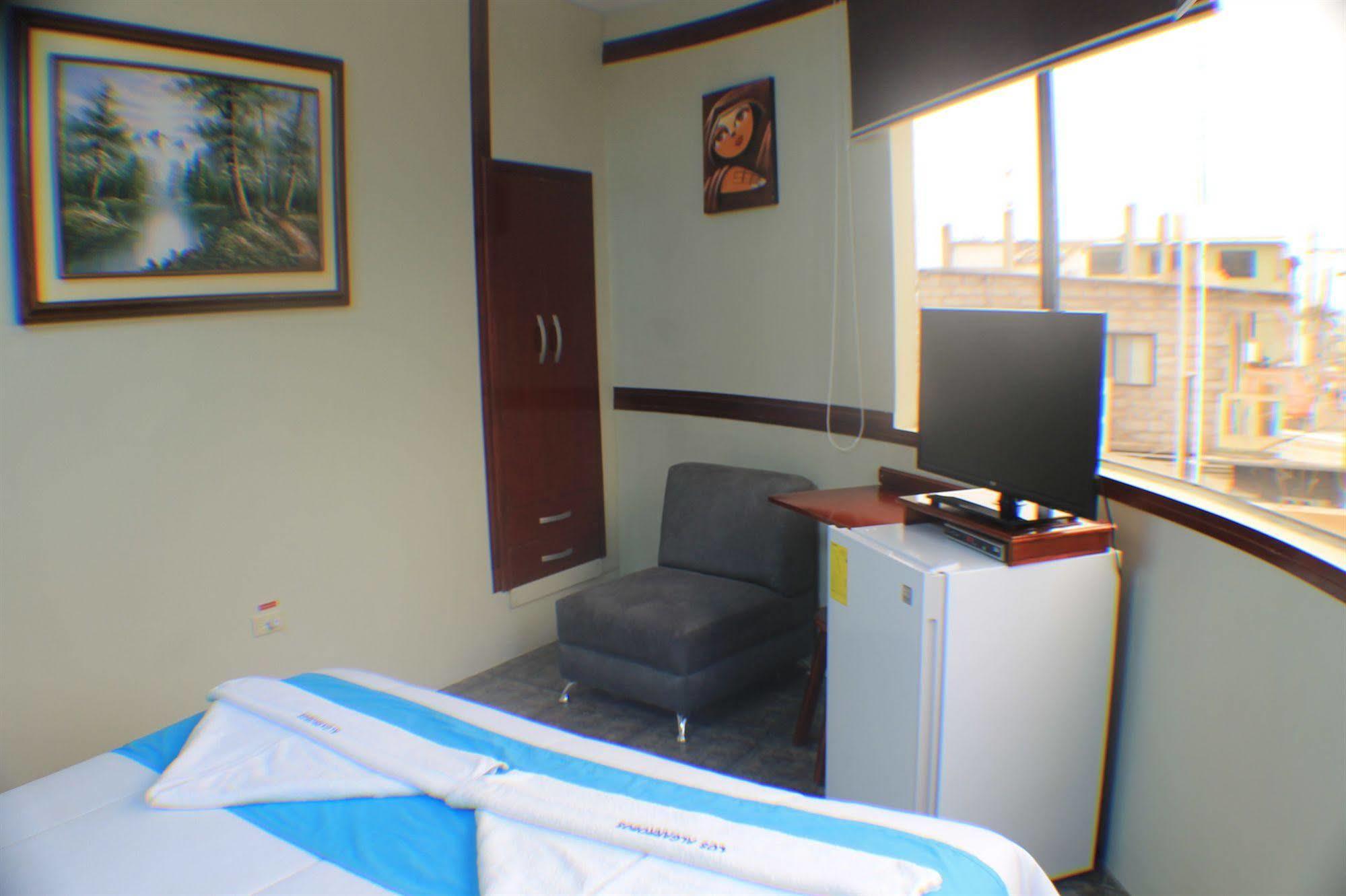 Hotel Los Algarrobos Puerto Baquerizo Moreno Dış mekan fotoğraf