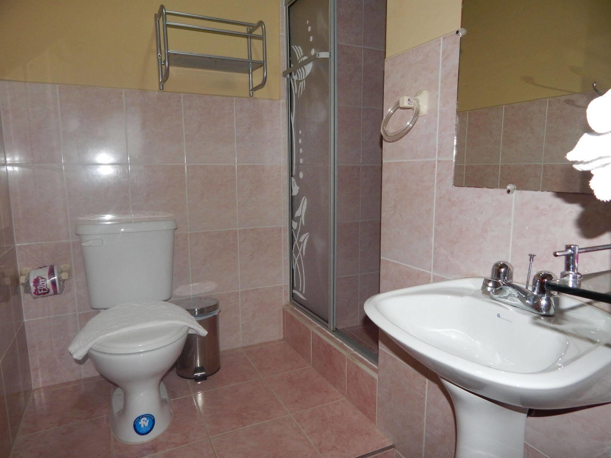 Hotel Los Algarrobos Puerto Baquerizo Moreno Dış mekan fotoğraf