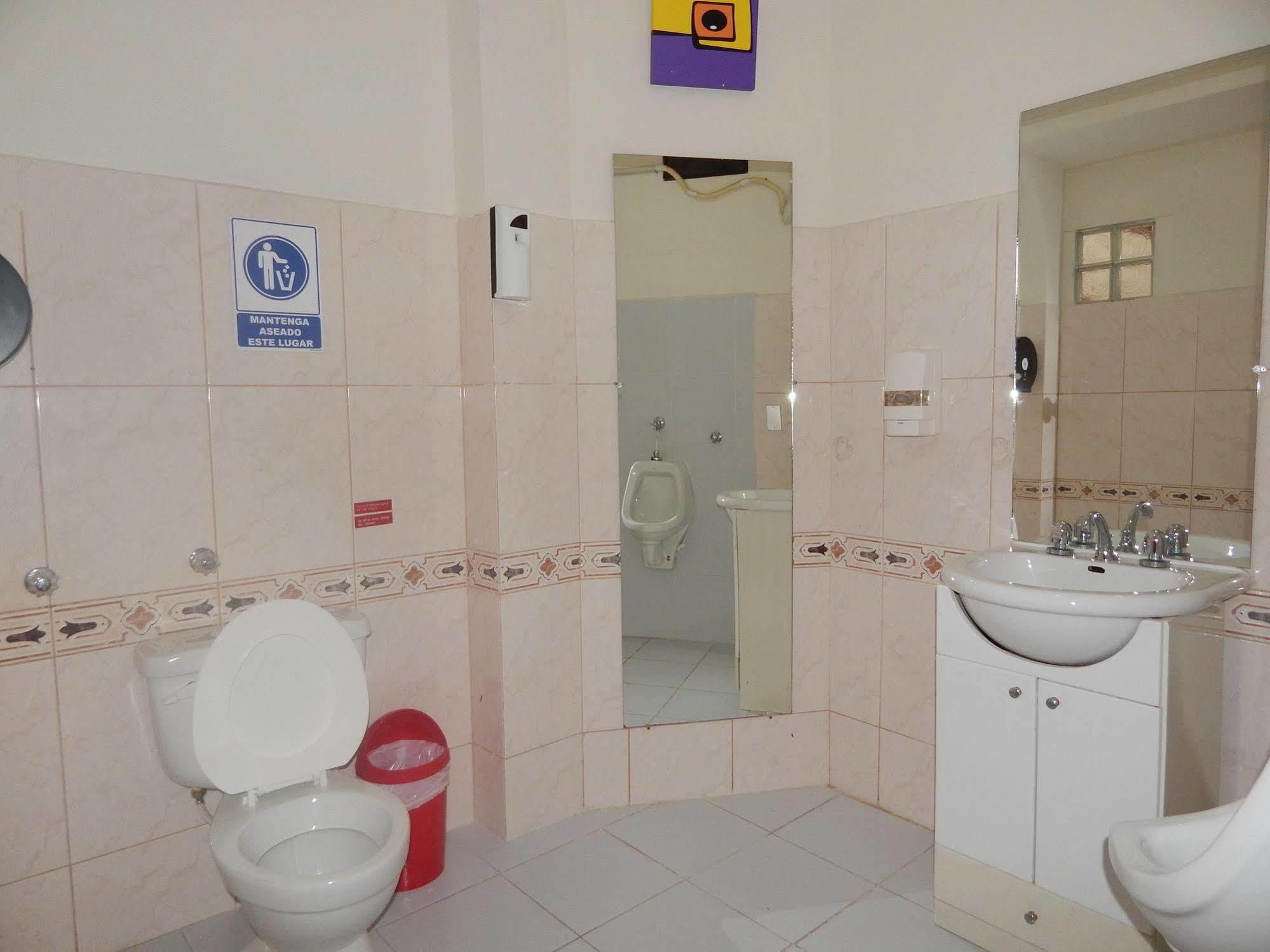 Hotel Los Algarrobos Puerto Baquerizo Moreno Dış mekan fotoğraf