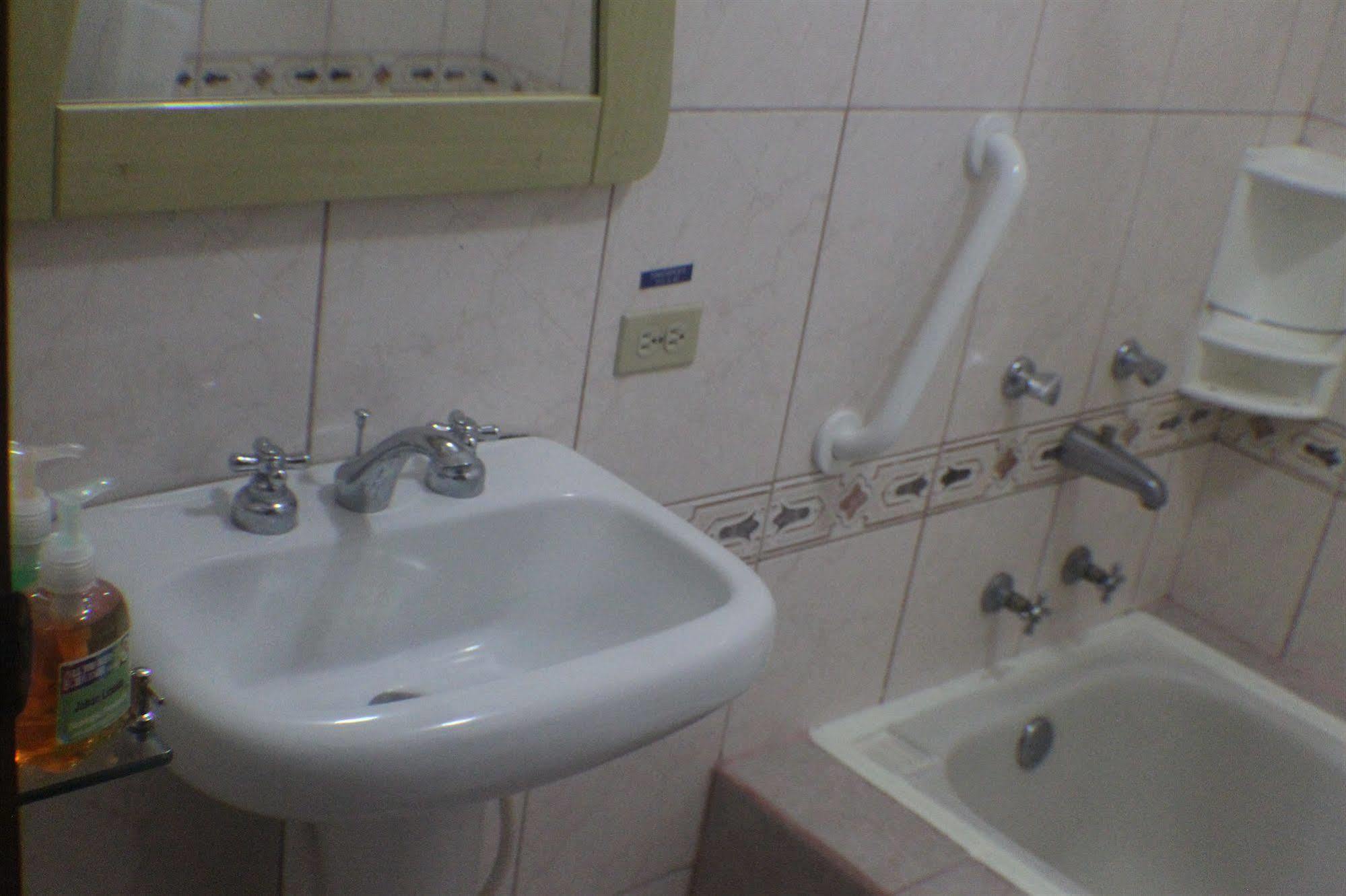 Hotel Los Algarrobos Puerto Baquerizo Moreno Dış mekan fotoğraf