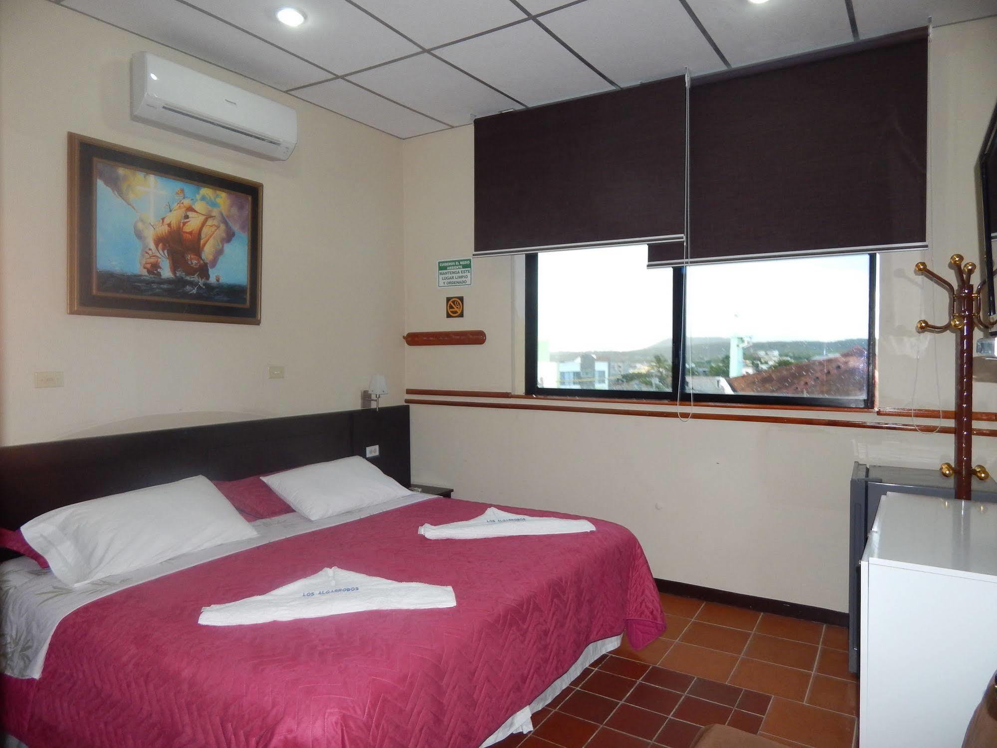 Hotel Los Algarrobos Puerto Baquerizo Moreno Dış mekan fotoğraf