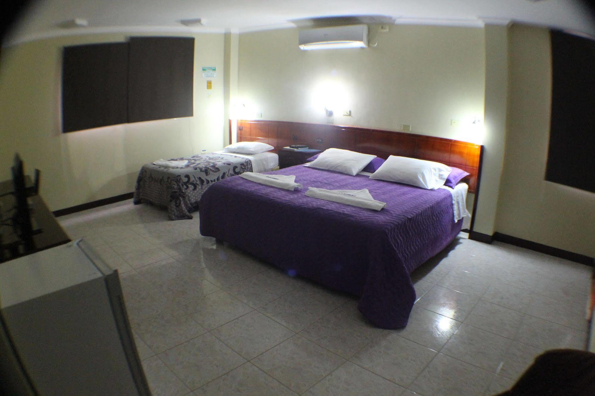 Hotel Los Algarrobos Puerto Baquerizo Moreno Dış mekan fotoğraf